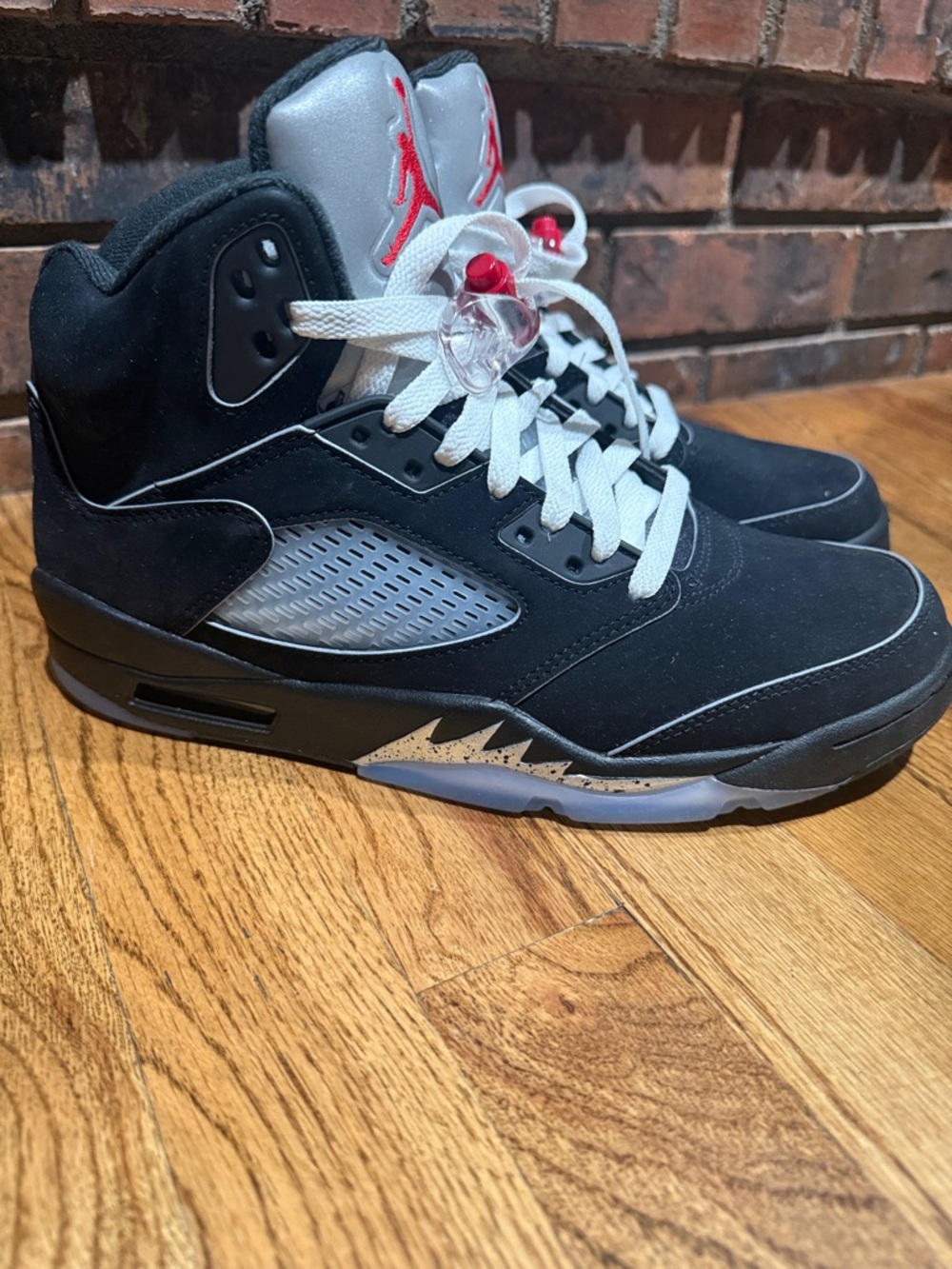 Air Jordan 5 Retro “Black Metallic” – Men’s 8 – Black/Silver/Red – Classic Style